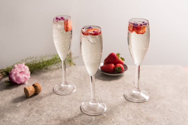 How to make Elderflower Prosecco Cocktail - Ashbolt Farm Tasmania